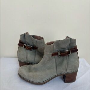 Dansko Boots Grey Hartley Side Zip Ankle Bootie Nubuck Leather Heel Sz 39 women